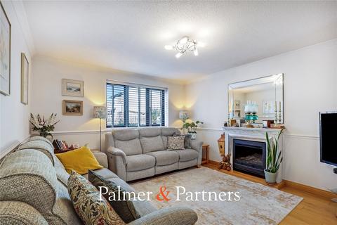 4 bedroom semi-detached house for sale, Sowerberry Close, Essex CM1