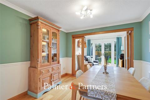 4 bedroom semi-detached house for sale, Sowerberry Close, Essex CM1