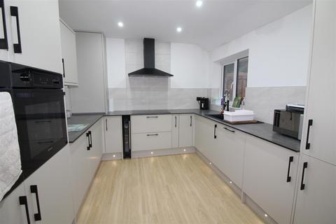 undefined, Pennar Close, Newbridge NP11