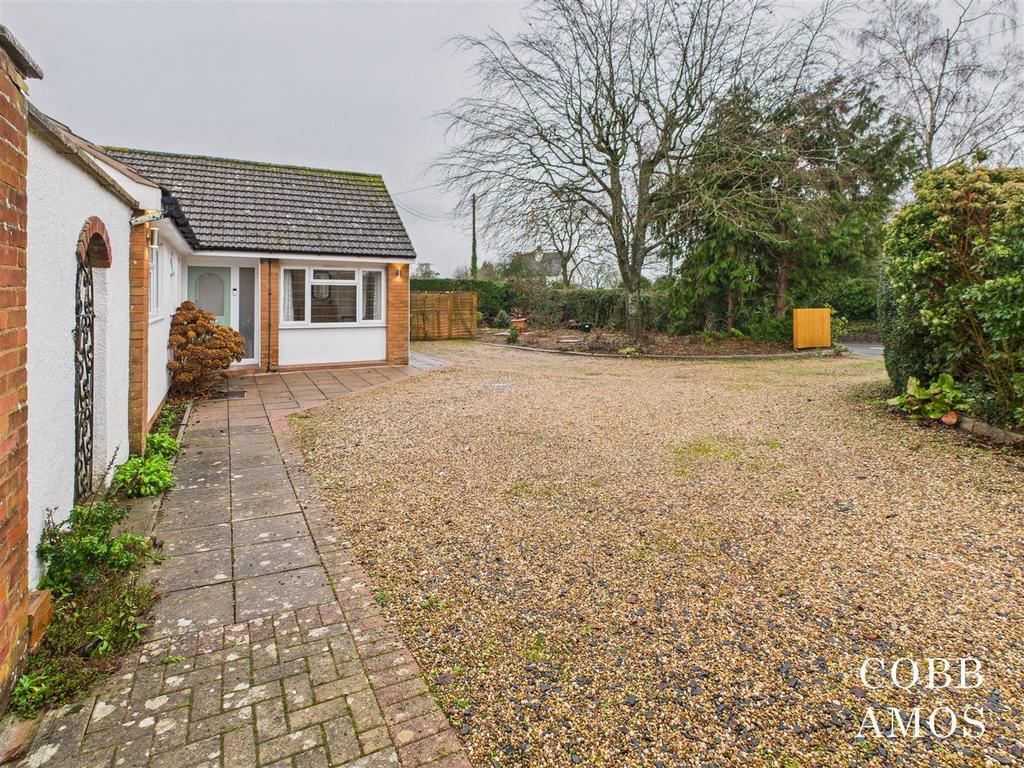 1. front garden &amp; parking.jpg