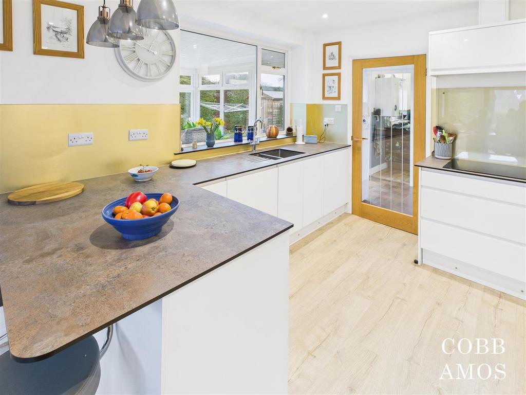 1. kitchen.jpg