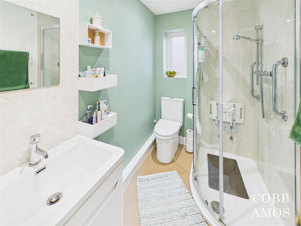 1. ensuite shower room.jpg
