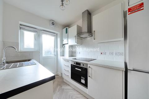 2 bedroom flat to rent, Avenue Road, London, SE20
