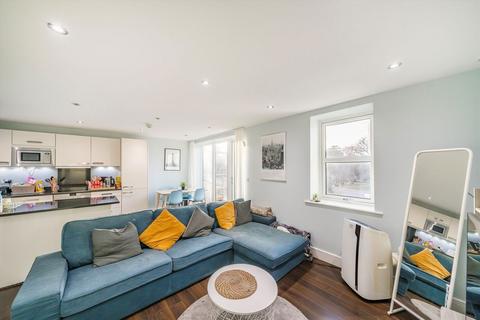 2 bedroom flat to rent, Roehampton Lane, London SW15