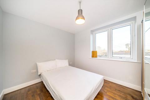 2 bedroom flat to rent, Roehampton Lane, London SW15
