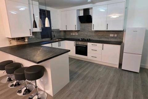 2 bedroom flat to rent, Stanley Road, Whalley Range M16