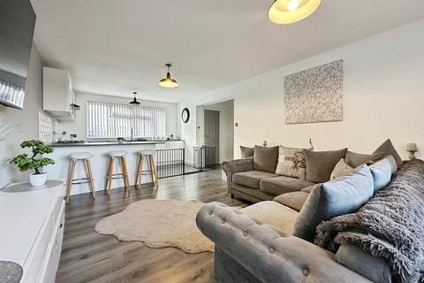 2 bedroom flat for sale, Whateley Avenue, Walsall, WS3 1RA