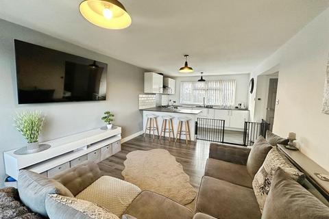 2 bedroom flat for sale, Whateley Avenue, Walsall, WS3 1RA