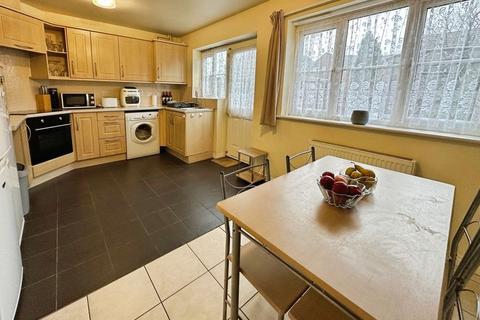 4 bedroom end of terrace house for sale, Windrush Close, Pelsall, WS3 4LJ
