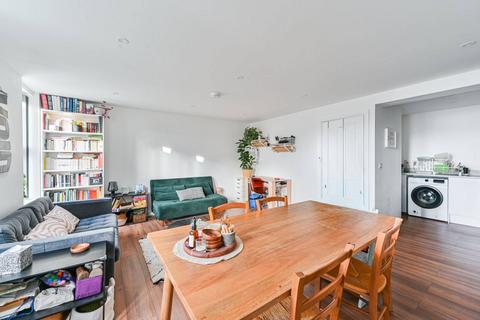 2 bedroom flat to rent, Brownhill Road, Catford, London, SE6