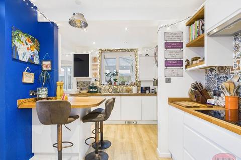 3 bedroom semi-detached house for sale, Barrack Road, Christchurch