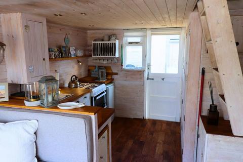 1 bedroom chalet for sale, Mudeford Sand Spit, Christchurch Hut 112