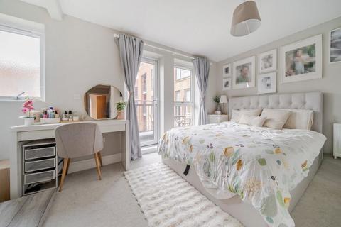 3 bedroom end of terrace house for sale, Liberator Place, Chichester