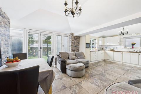 3 bedroom semi-detached house for sale, Belvedere Drive, Wrexham
