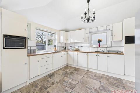 3 bedroom semi-detached house for sale, Belvedere Drive, Wrexham