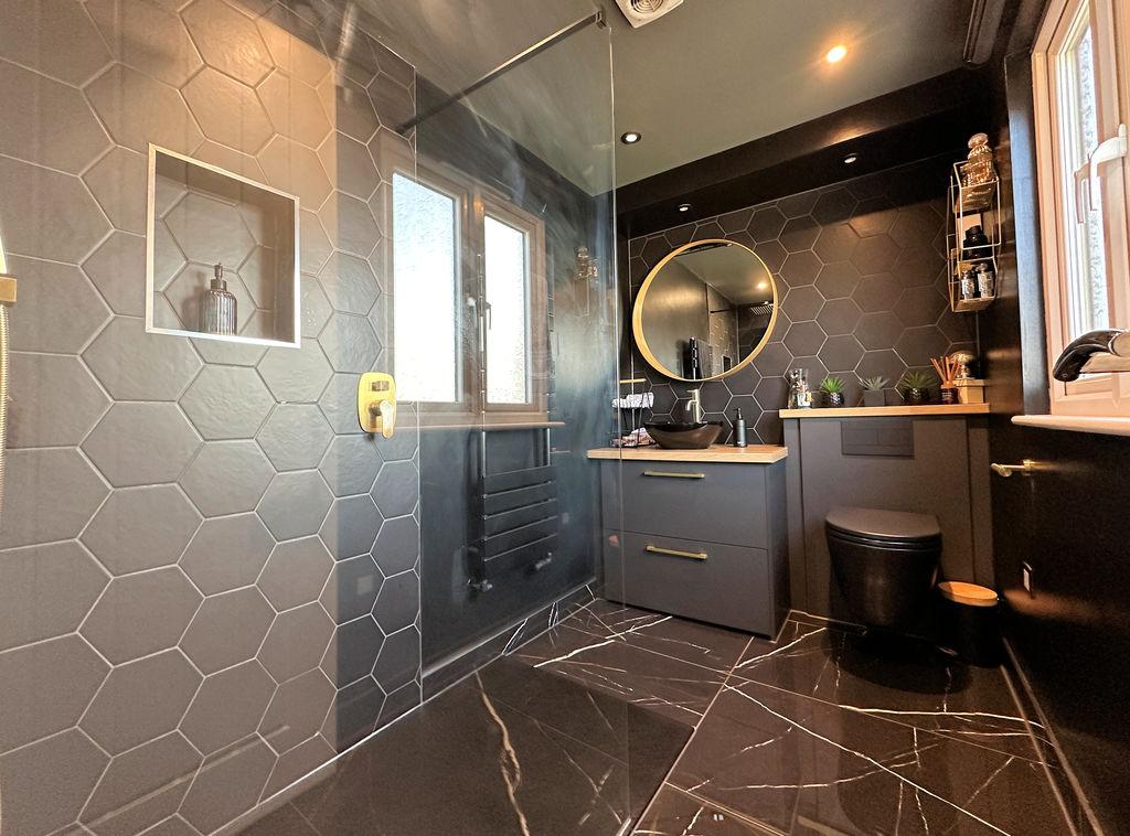 En Suite Shower Room