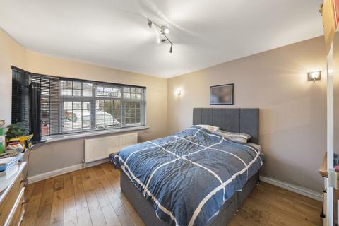 4 bedroom semi-detached house for sale, Kingshill Avenue, Northolt