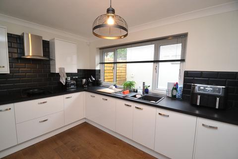 3 bedroom semi-detached house for sale, Thackley, Thackley BD10