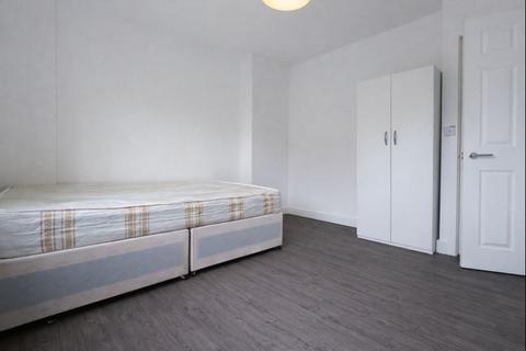 3 bedroom flat to rent, 3 bedroom flat - Edgware  HA8 5DA