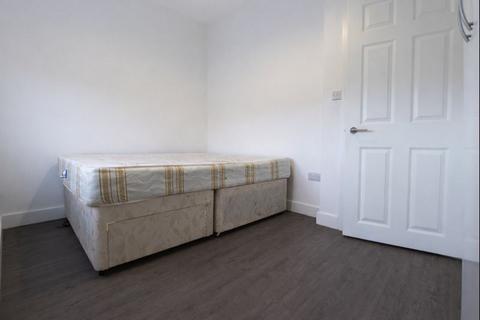 3 bedroom flat to rent, 3 bedroom flat - Edgware  HA8 5DA