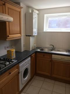 3 bedroom apartment to rent, Kintyre Close, London