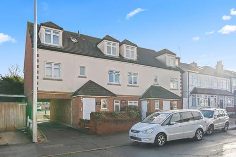 2 bedroom flat for sale, Brinkley Road, Worcester Park