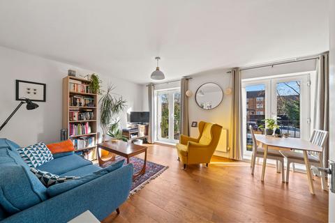 2 bedroom flat for sale, Brinkley Road, Worcester Park