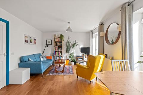 2 bedroom flat for sale, Brinkley Road, Worcester Park