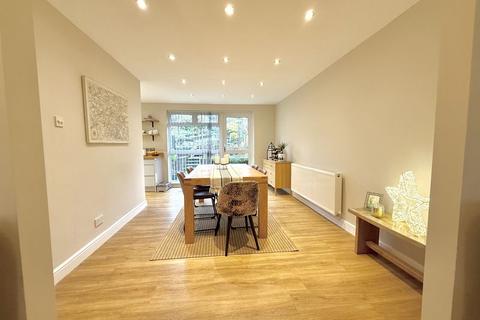 4 bedroom semi-detached house for sale, Bowland Crescent, Dunstable