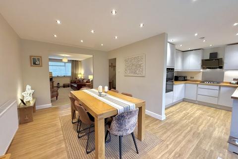 4 bedroom semi-detached house for sale, Bowland Crescent, Dunstable