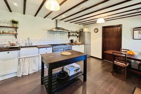2 bedroom detached bungalow to rent, "The Lodge" Far Deanfields Farm , Dean Edge Road, Oldfield, Keighley, BD22 0FF
