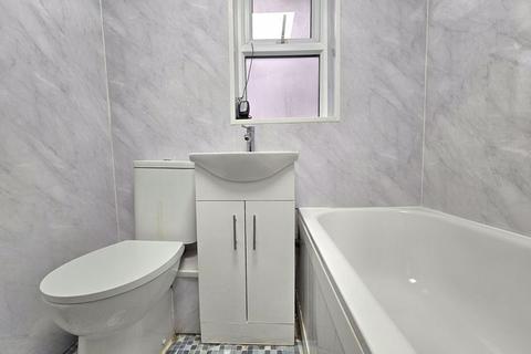 2 bedroom terraced house for sale, Repton Avenue, Hayes, UB3