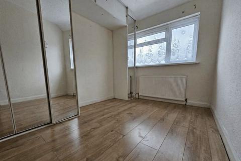 2 bedroom terraced house for sale, Repton Avenue, Hayes, UB3