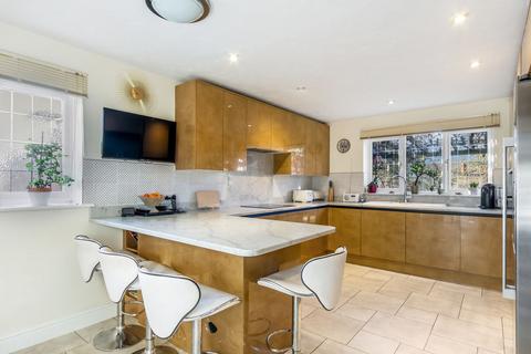5 bedroom detached house for sale, Richardson Crescent, Cheshunt EN7