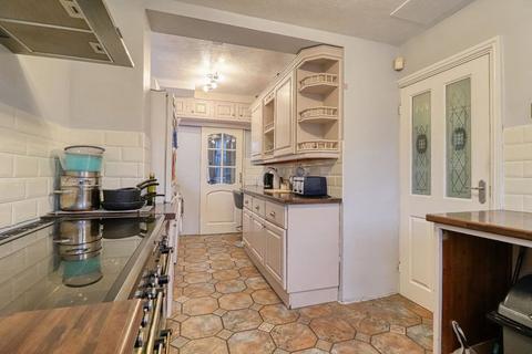 3 bedroom semi-detached house for sale, Newland Avenue, Scunthorpe