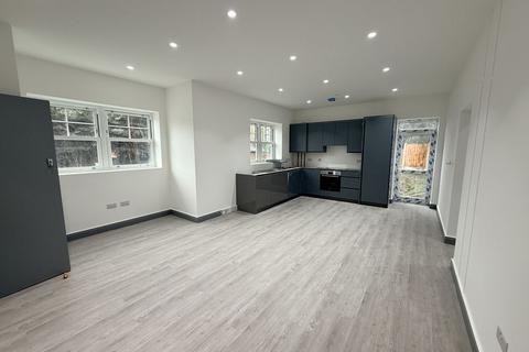3 bedroom flat to rent, Herbert Road, London