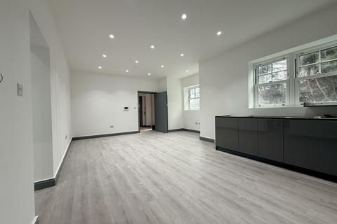 3 bedroom flat to rent, Herbert Road, London