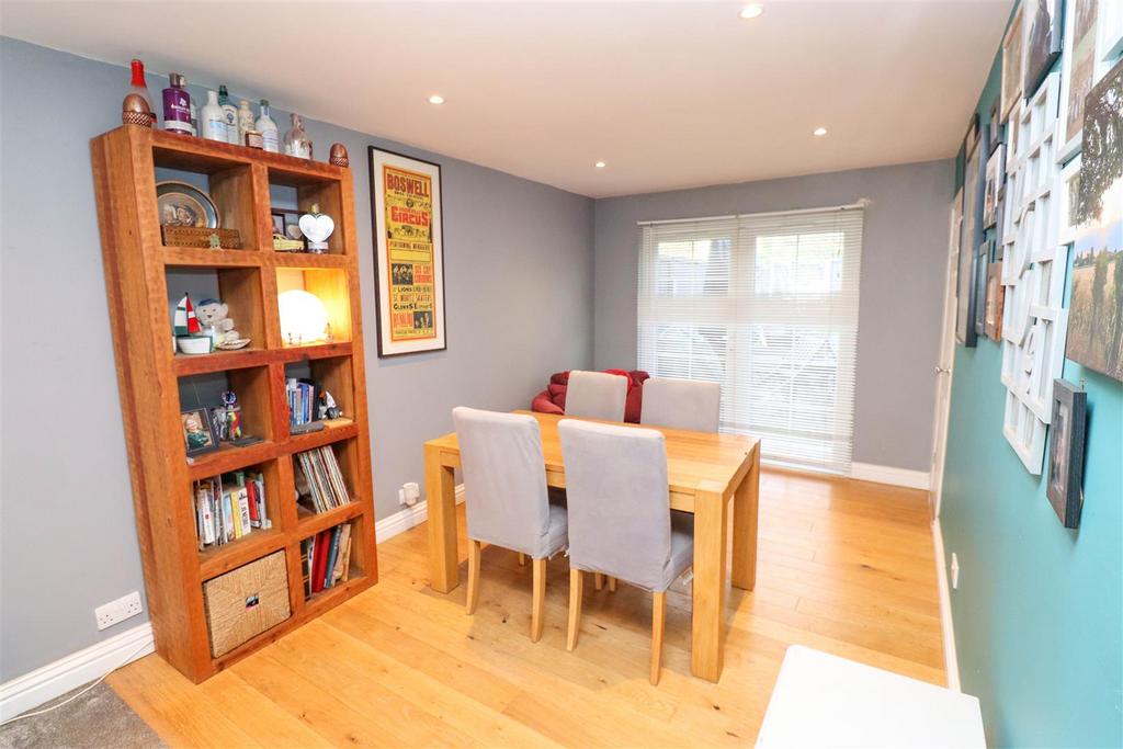 Lounge/Dining Room