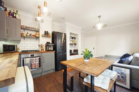 2 bedroom flat for sale, Pattenden Road, London SE6