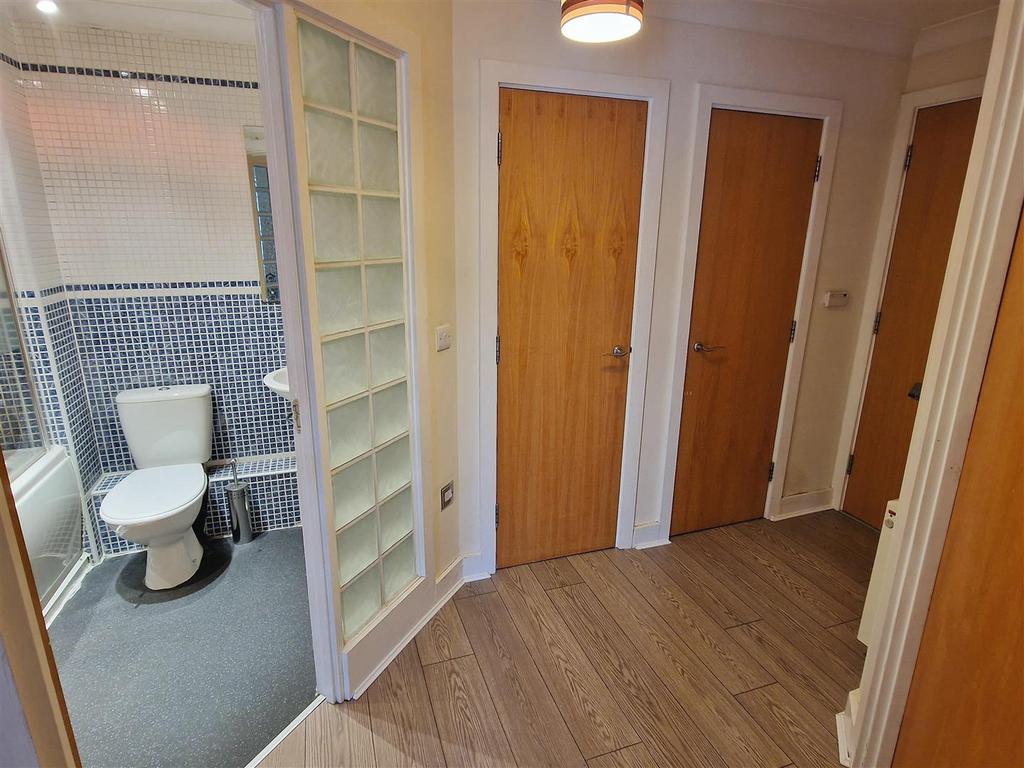 Hallway/Bathroom