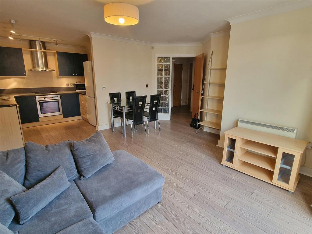 Lounge/Dining/Kitchen