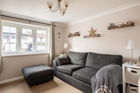 2 bedroom end of terrace house for sale, Clarence Walk, Redhill