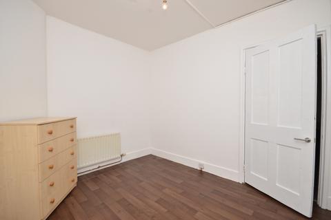 2 bedroom flat to rent, Cressey House, Whitechapel, E1 3JE