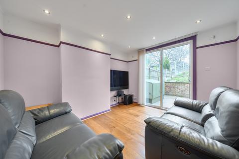 2 bedroom flat for sale, Blythe Close, London, SE6