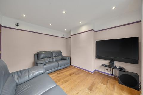 2 bedroom flat for sale, Blythe Close, London, SE6