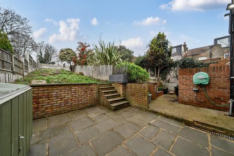 2 bedroom flat for sale, Blythe Close, London, SE6