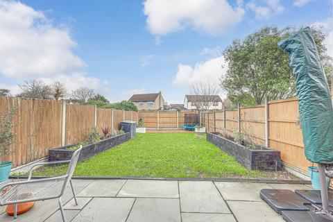 4 bedroom terraced house for sale, Queens Road, Basildon, SS15