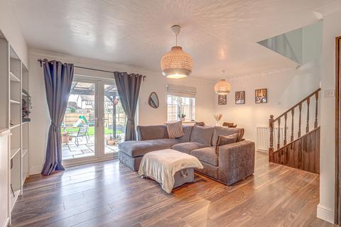 4 bedroom terraced house for sale, Queens Road, Basildon, SS15