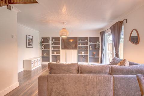 4 bedroom terraced house for sale, Queens Road, Basildon, SS15