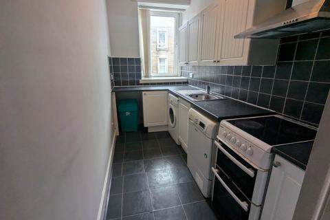 1 bedroom flat to rent, 8 Malcolm Street 2/L, ,